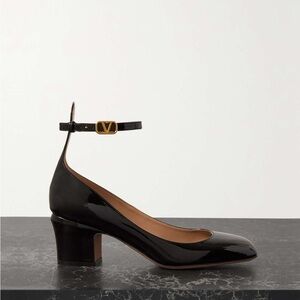 Valentino Garabani Pumps Mary Jane style